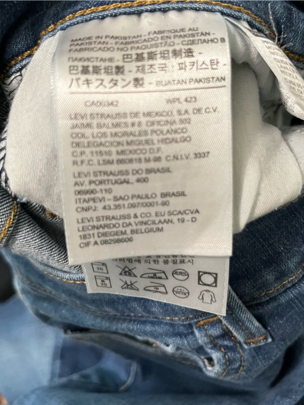 Levi's Women's 710 Super Skinny Jeans in Medium Blue Denim with Red Tab - Picture 4 of 4